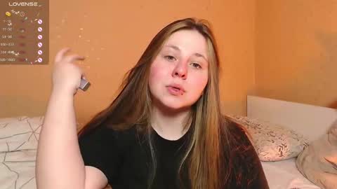 Snapshot of victoriassecrets_ chatting on February 2025 12:25:02 PM victoriassecrets_ online show from February 2025 12:25:02 PM