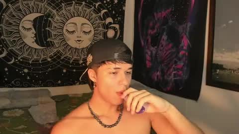 Snapshot of victorino_jhonson chatting on January 2025 03:07:02 AM Victorino Jhonson online show from January 2025 03:07:02 AM