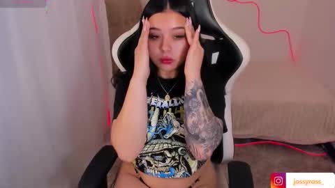 V  I C  T O R I A  online show from November 2025 08:00:01 PM