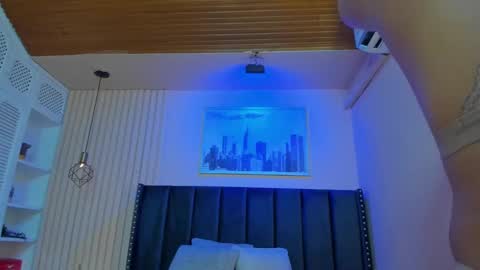 Viiolett online show from January 2025 07:53:02 PM