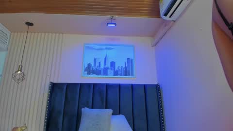 Viiolett online show from January 2025 08:00:01 PM