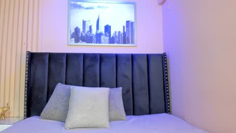 Viiolett online show from February 2025 08:30:01 PM