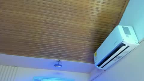 Viiolett online show from November 2025 07:36:02 PM