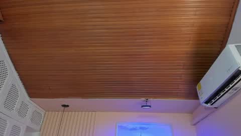 Viiolett online show from November 2025 07:57:01 PM