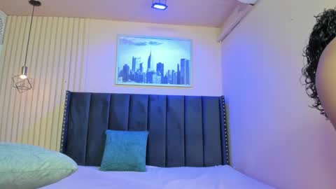 Viiolett online show from March 2026 07:42:01 PM