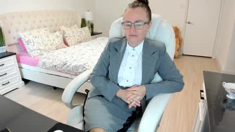 Ukrainian-woman online show from October 2025 01:23:01 PM