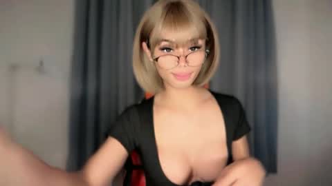Snapshot of vikkylustfull chatting on June 2026 05:47:01 PM vikkylustfull online show from June 2026 05:47:01 PM