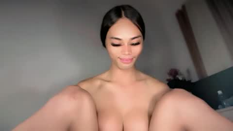 Snapshot of vikkylustfull chatting on June 2026 05:51:02 AM vikkylustfull online show from June 2026 05:51:02 AM