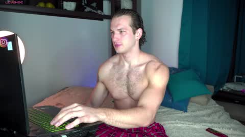 Snapshot of viktor_secret chatting on February 2025 03:55:02 AM fansly VITEKsecret online show from February 2025 03:55:02 AM