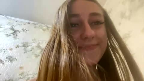 Snapshot of viktoria9898 chatting on January 2025 12:41:01 AM Sweett online show from January 2025 12:41:01 AM