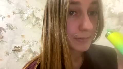 Snapshot of viktoria9898 chatting on February 2025 12:29:02 AM Sweett online show from February 2025 12:29:02 AM