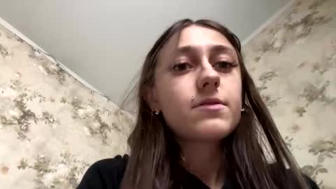 Snapshot of viktoria9898 chatting on March 2025 10:48:01 AM Sweett online show from March 2025 10:48:01 AM