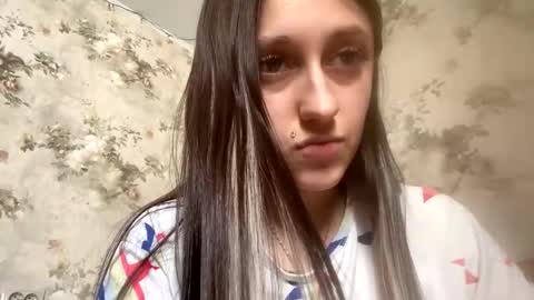 Snapshot of viktoria9898 chatting on September 2025 11:35:02 AM Sweett online show from September 2025 11:35:02 AM