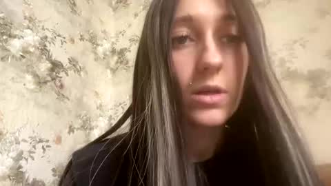 Snapshot of viktoria9898 chatting on September 2025 11:37:01 AM Sweett online show from September 2025 11:37:01 AM