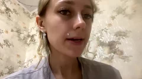 Snapshot of viktoria9898 chatting on May 2026 11:23:04 PM Sweett online show from May 2026 11:23:04 PM