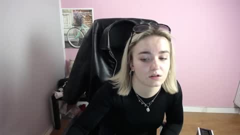 Snapshot of viktoria_lovely chatting on April 2026 11:03:02 AM viktoria_lovely online show from April 2026 11:03:02 AM