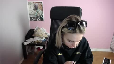 Snapshot of viktoria_lovely chatting on May 2026 06:31:02 AM viktoria_lovely online show from May 2026 06:31:02 AM
