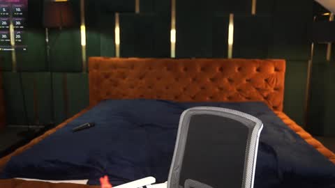 Snapshot of viktoria_storm chatting on December 2024 04:49:01 PM Alisa online show from December 2024 04:49:01 PM