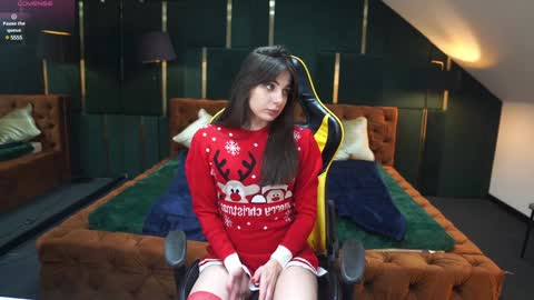 Snapshot of viktoria_storm chatting on December 2024 08:17:02 PM Alisa online show from December 2024 08:17:02 PM