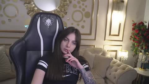 Snapshot of viktoria_storm chatting on January 2025 07:32:02 PM Alisa online show from January 2025 07:32:02 PM