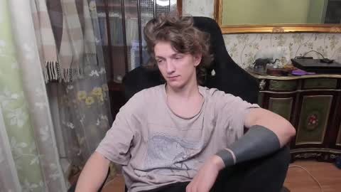 Dimoooooon online show from February 2026 11:33:01 PM