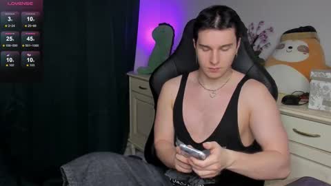 Vincent Strong online show from December 2025 01:40:01 PM