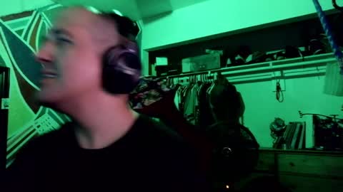 Snapshot of vineatspussnluvsit chatting on April 2026 02:07:01 AM onlyhaveeyes4u online show from April 2026 02:07:01 AM