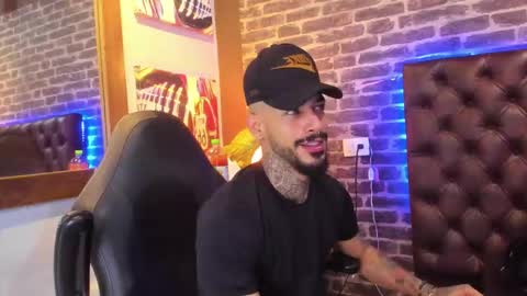 ---Vinzen--- online show from December 2025 05:17:02 AM