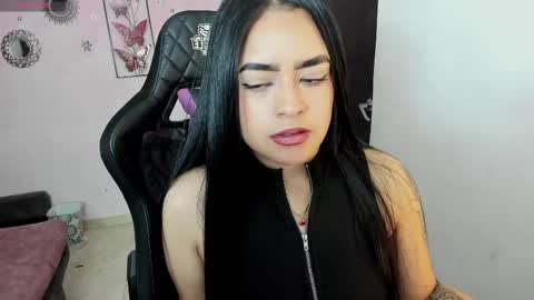 Daniela online show from November 2025 04:18:02 AM