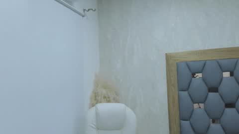 violeet_gray online show from February 2025 12:25:02 PM