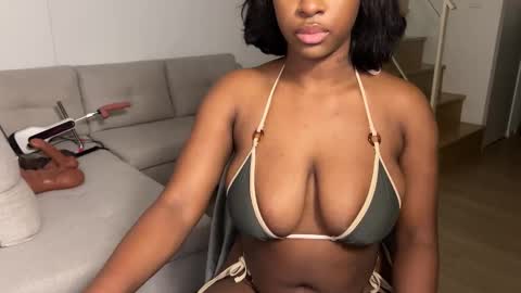 Fantasy Black Girl online show from September 2025 04:13:02 AM