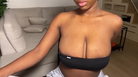 Fantasy Black Girl online show from October 2025 02:07:02 PM