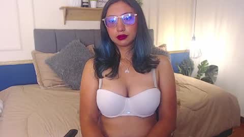 V I O L E T  online show from April 2026 02:17:02 PM