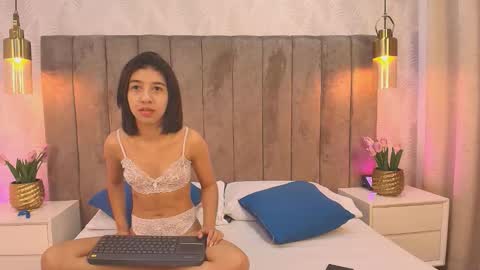 Violeta online show from December 2025 01:04:02 PM