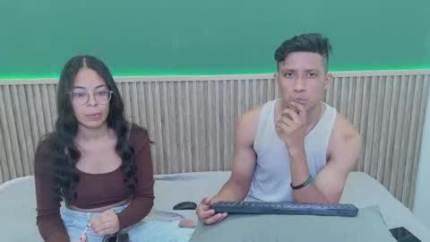 violet_and_dylan online show from December 2025 12:03:02 PM