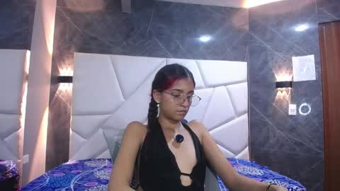 Violet online show from April 2026 02:33:02 PM