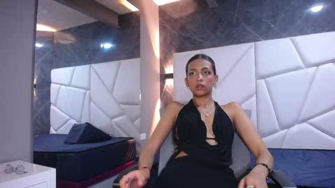 Snapshot of violet_angel13 chatting on May 2026 03:40:01 PM Violet online show from May 2026 03:40:01 PM
