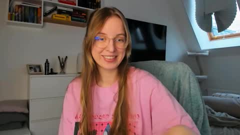 Snapshot of violet_blue_eyes chatting on December 2025 11:37:01 AM Violet online show from December 2025 11:37:01 AM