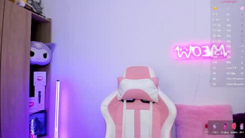 Snapshot of violet_catt chatting on January 2025 09:17:02 PM Violeta online show from January 2025 09:17:02 PM