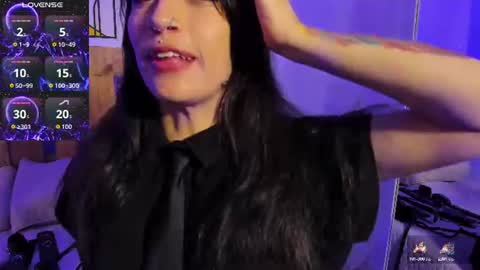 Snapshot of violet_jonesss chatting on June 2026 04:27:02 PM Violet Jones online show from June 2026 04:27:02 PM