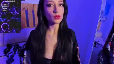 Snapshot of violet_jonesss chatting on June 2026 04:31:01 PM Violet Jones online show from June 2026 04:31:01 PM