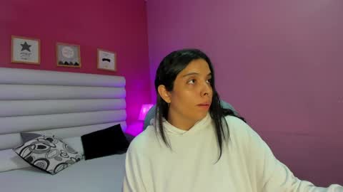 Snapshot of violet_sinclair chatting on April 2026 11:57:02 AM violet_sinclair online show from April 2026 11:57:02 AM