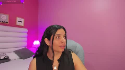 Snapshot of violet_sinclair chatting on April 2026 03:18:02 PM violet_sinclair online show from April 2026 03:18:02 PM
