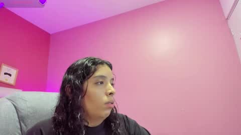 Snapshot of violet_sinclair chatting on May 2026 11:29:02 AM violet_sinclair online show from May 2026 11:29:02 AM