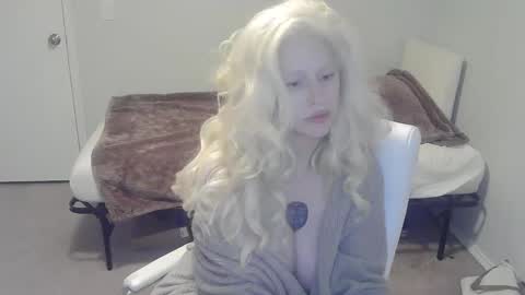 violet_winter97 online show from December 2024 02:39:01 AM