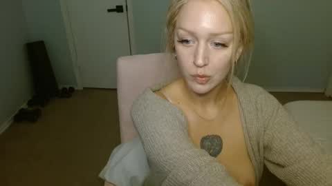 violet_winter97 online show from January 2025 05:13:01 AM