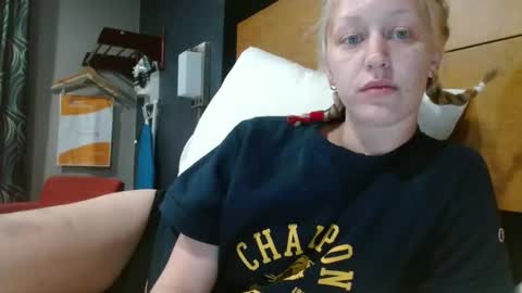 violet_winter97 online show from November 2025 10:49:02 AM