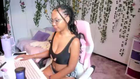 Snapshot of violeta_miler_ chatting on June 2026 05:33:02 PM Violeta online show from June 2026 05:33:02 PM