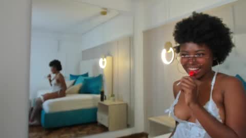 Snapshot of violeta_ruiz_ chatting on February 2025 12:31:02 AM violeta_ruiz_ online show from February 2025 12:31:02 AM