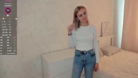 Snapshot of violetdelcourt chatting on October 2025 03:20:01 AM Mia online show from October 2025 03:20:01 AM